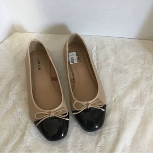 Ballet Flat Black and Tan with Bow detail square tow Women’s 9.5WW